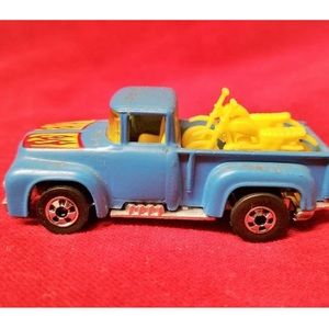 Vintage Hot Wheels 1973 Truck with motorcycles